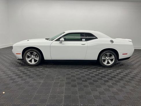 Used 2019 Dodge Challenger SXT image 2