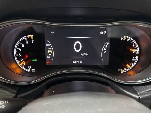 Used 2019 Jeep Grand Cherokee Laredo AWD/4WD image 17