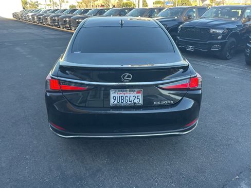 Used 2025 Lexus ES 300h w/ Premium Package image 6