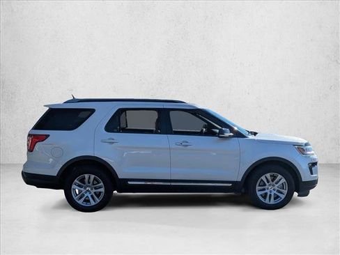 Used 2018 Ford Explorer XLT w/ Equipment Group 202A image 4