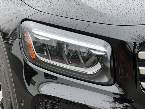 Certified 2025 Mercedes-Benz GLB 250 4MATIC image 11