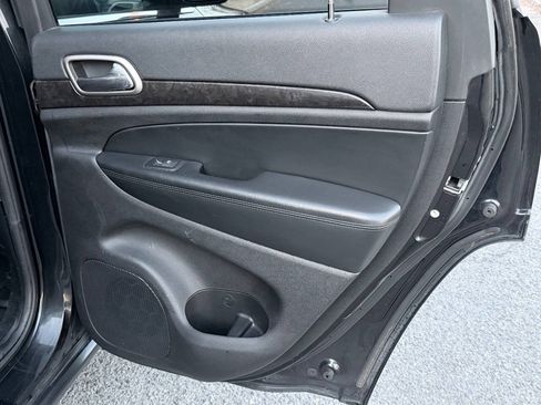 Used 2012 Jeep Grand Cherokee Laredo image 28