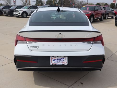 Used 2025 Hyundai Elantra Sport image 6