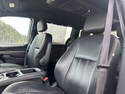 Used 2018 Dodge Grand Caravan GT image 16