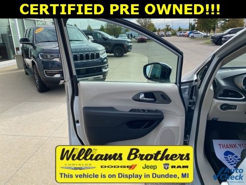 Certified 2024 Chrysler Pacifica Touring-L image 10