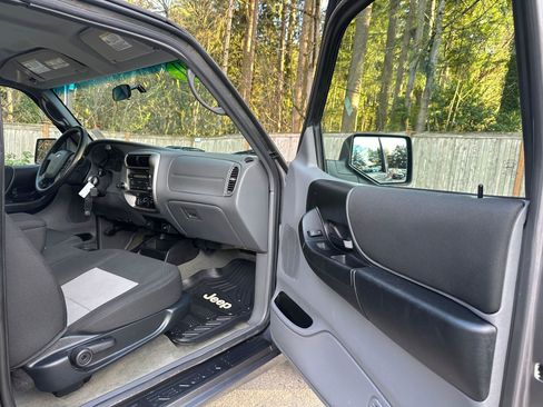 Used 2011 Ford Ranger XLT image 11