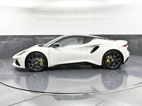 New 2026 Lotus Emira SE image 2