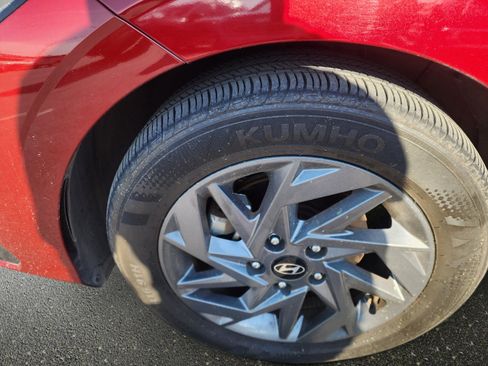 Used 2024 Hyundai Elantra SEL image 9