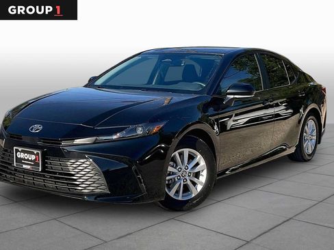 Used 2026 Toyota Camry LE w/ Convenience Package FWD image 1