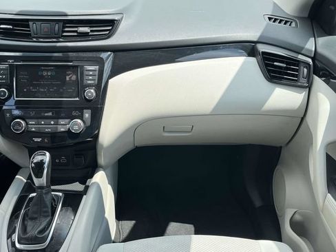 Used 2020 Nissan Rogue Sport SV AWD/4WD image 18