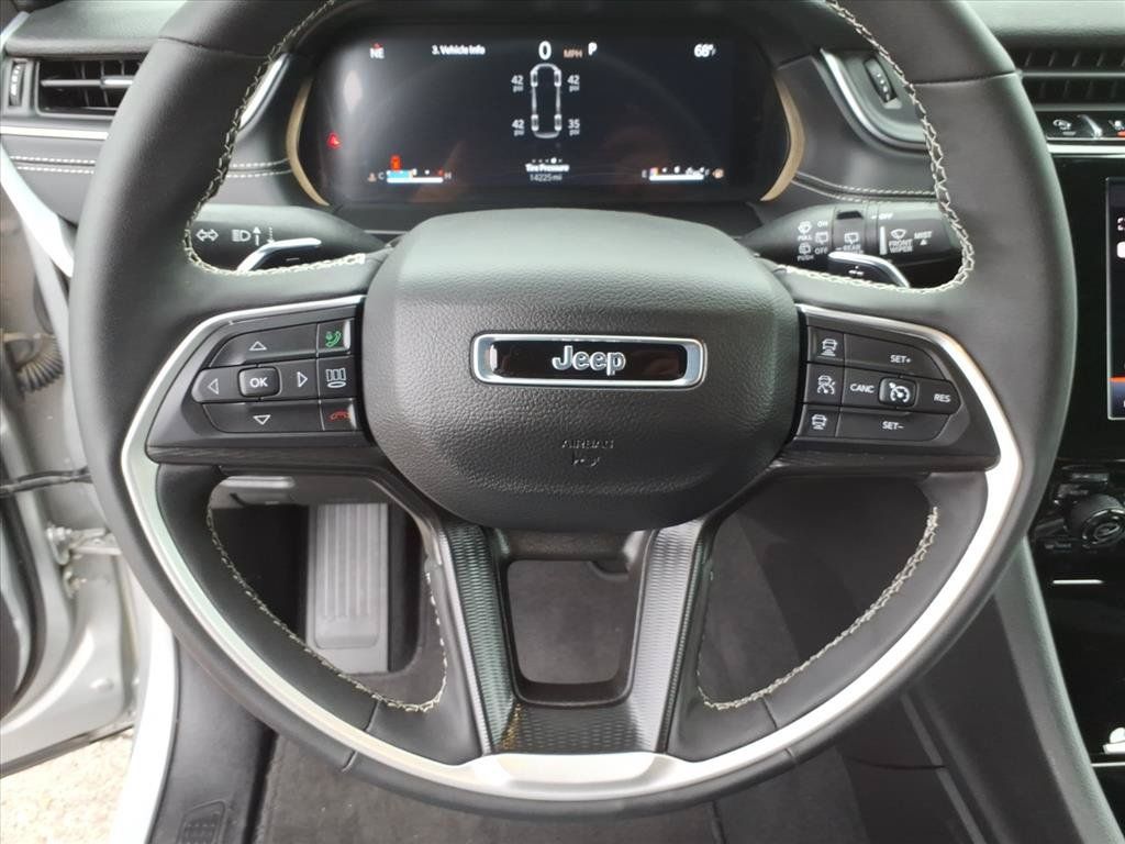 Used 2025 Jeep Grand Cherokee L Altitude AWD/4WD image 24