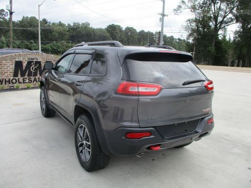Used 2014 Jeep Cherokee Trailhawk w/ Comfort/Convenience Group AWD/4WD image 25
