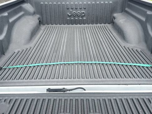 Used 2025 Jeep Gladiator Sport AWD/4WD image 28