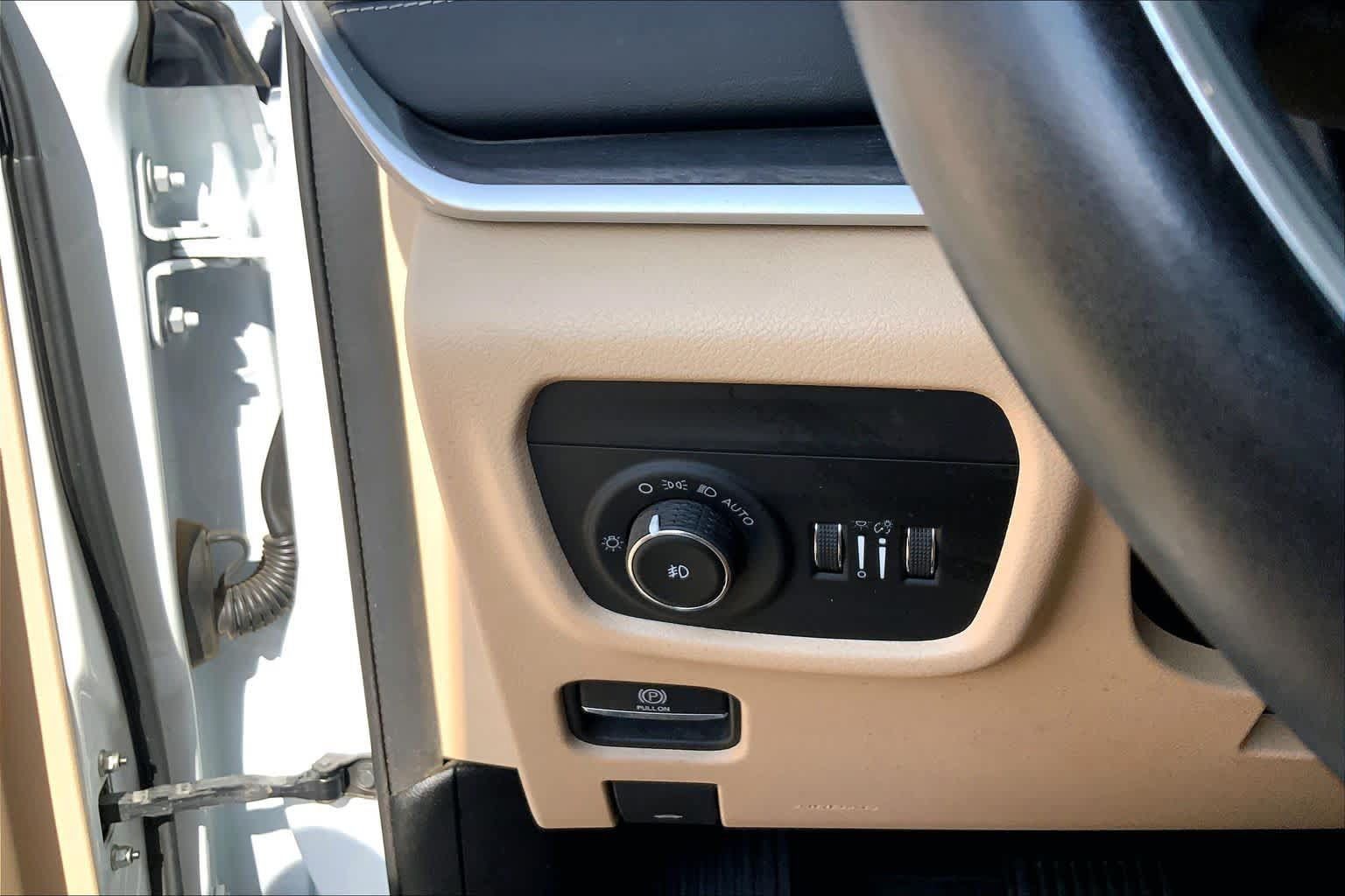 Used 2022 Jeep Grand Cherokee L Limited AWD/4WD image 36