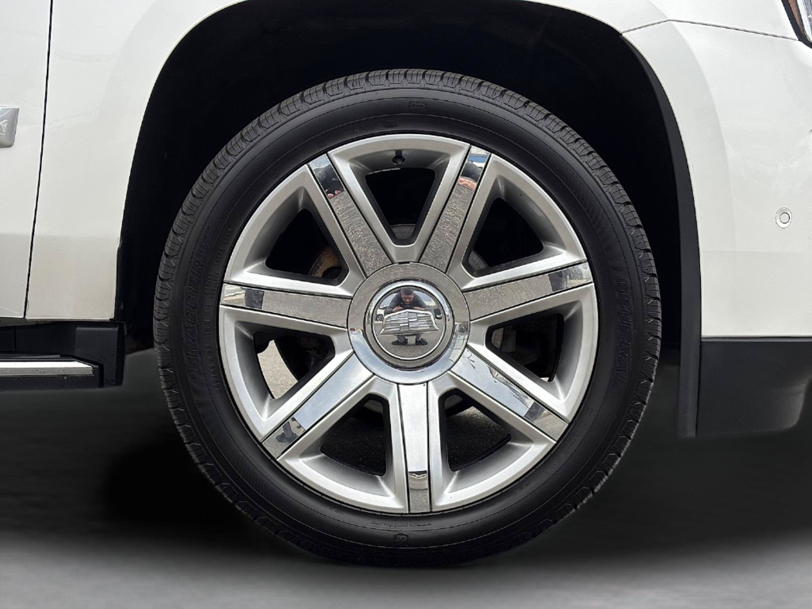 Used 2020 Cadillac Escalade Luxury AWD/4WD image 12