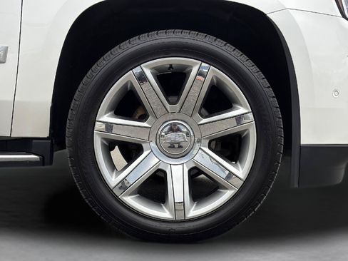 Used 2020 Cadillac Escalade Luxury AWD/4WD image 12