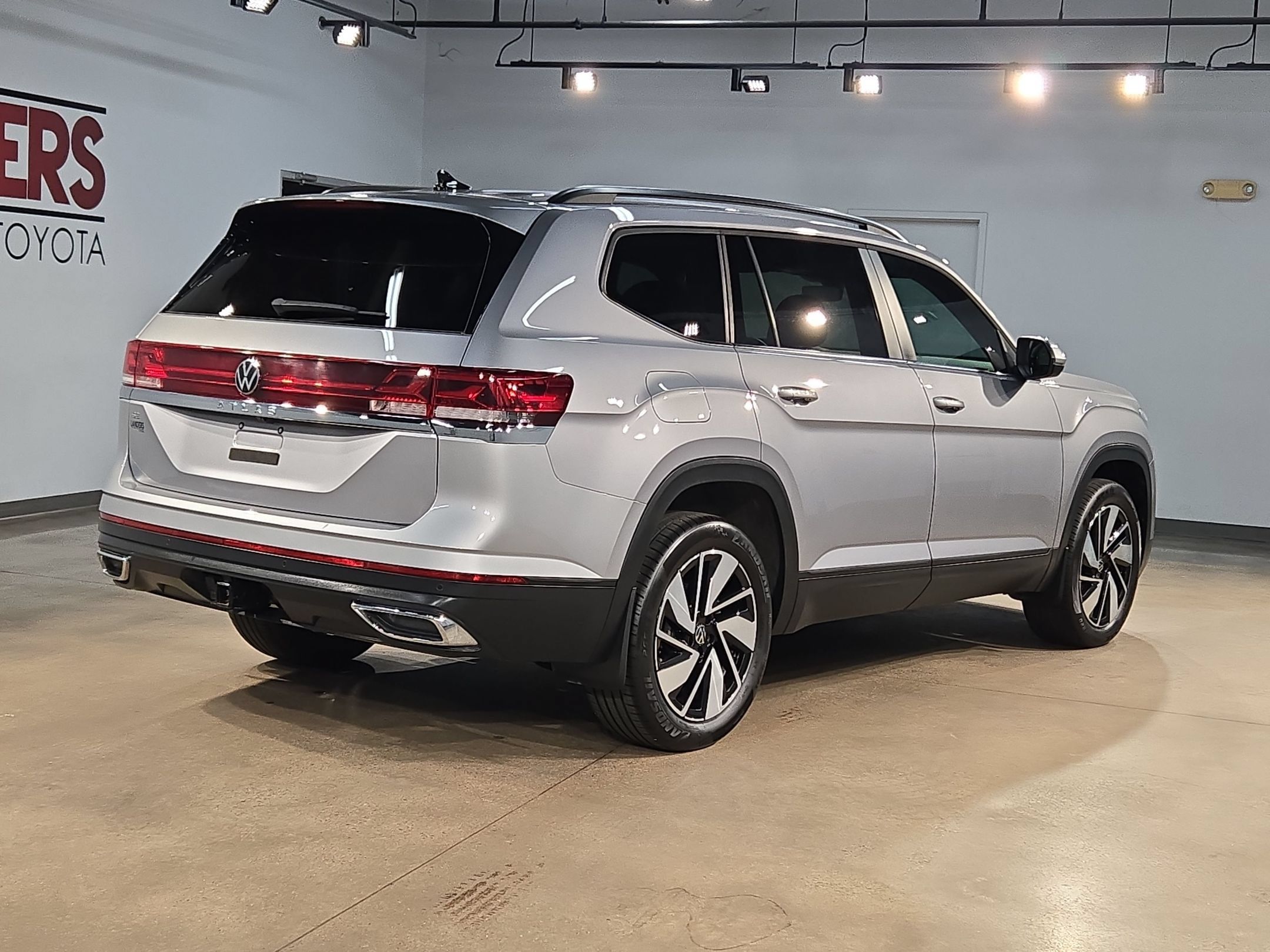 Used 2024 Volkswagen Atlas SE FWD image 7