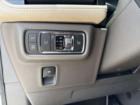Used 2023 Lincoln Nautilus Reserve w/ Equipment Group 201A AWD/4WD image 31