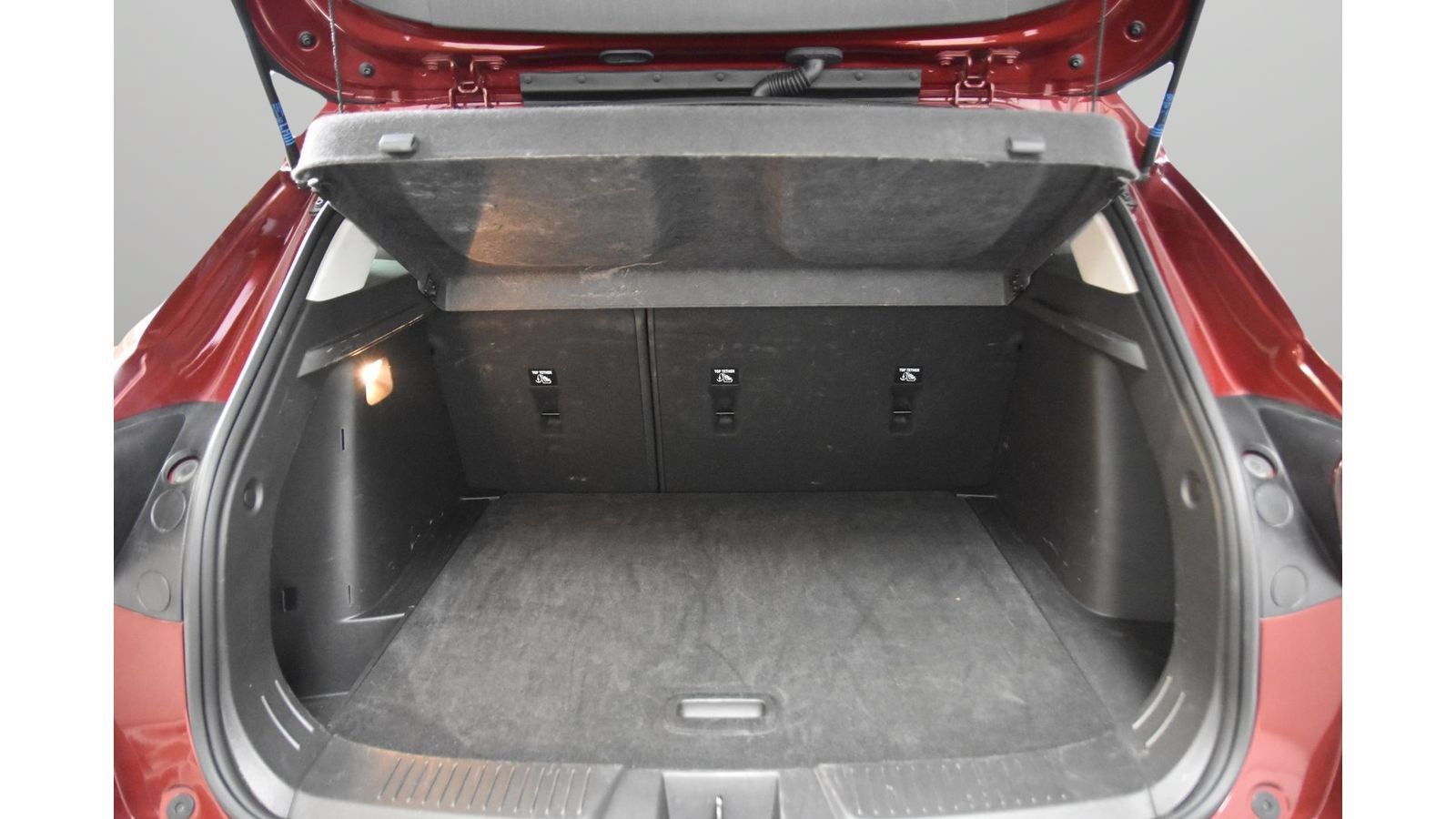 Used 2025 Chevrolet Trax LT FWD image 29