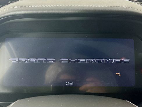 New 2025 Jeep Grand Cherokee Overland w/ Luxury Tech Group IV image 11