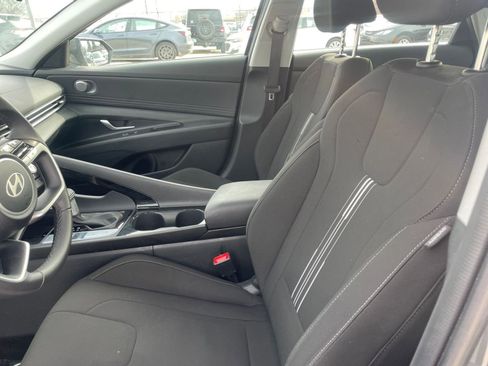 Used 2025 Hyundai Elantra SEL image 27