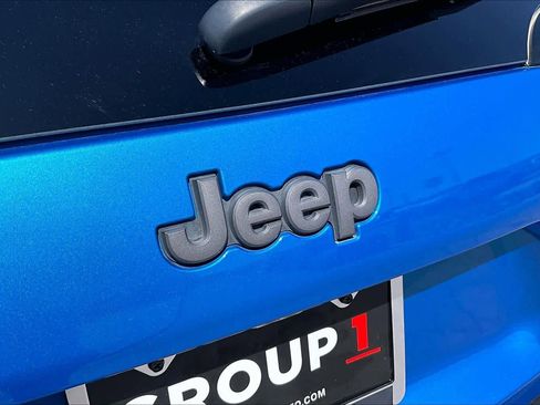 Used 2021 Jeep Cherokee Trailhawk w/ Technology Group image 29