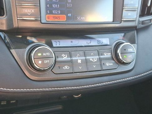 Used 2013 Toyota RAV4 XLE image 22