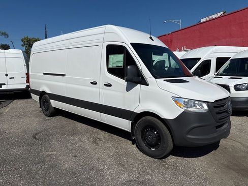 Used 2025 Mercedes-Benz Sprinter 2500 image 10