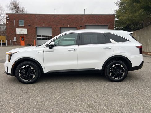 Certified 2025 Kia Sorento S image 2