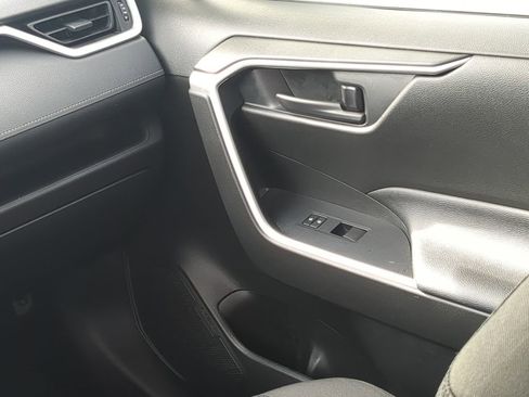 Used 2021 Toyota RAV4 LE image 23