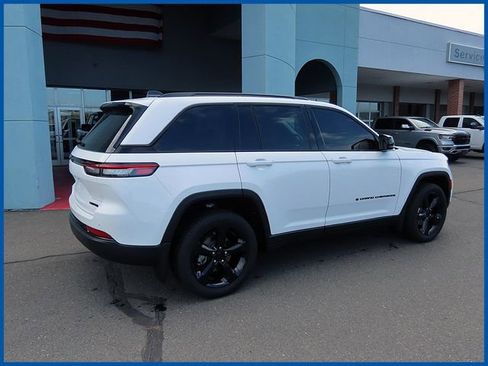 Certified 2023 Jeep Grand Cherokee Limited w/ Black Appearance Package AWD/4WD image 8