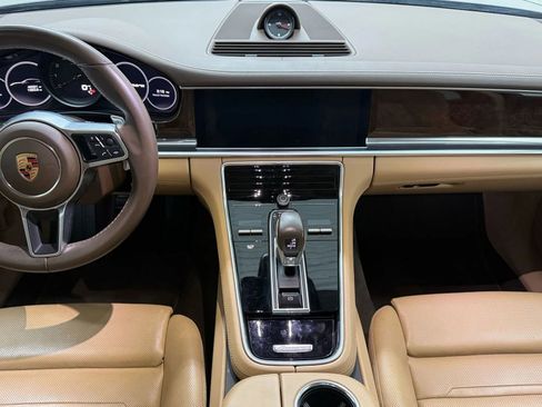 Used 2020 Porsche Panamera image 10
