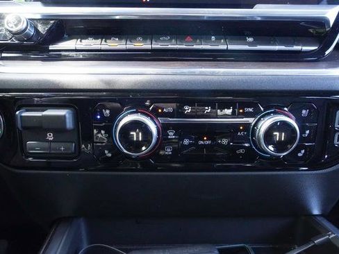 Used 2024 GMC Sierra 1500 SLT w/ SLT Premium Plus Package AWD/4WD image 28