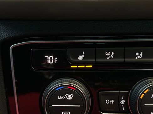 Used 2022 Volkswagen Atlas Cross Sport SE w/ Panoramic Sunroof Package image 30