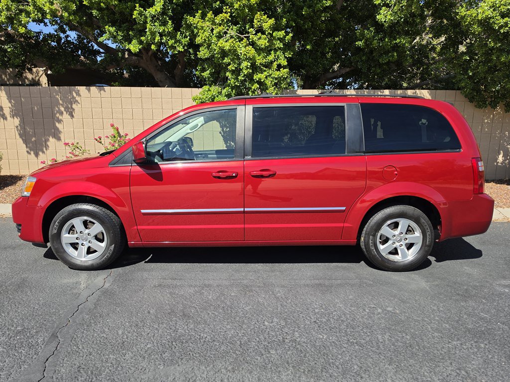 Used 2009 Dodge Grand Caravan SXT w/ Entertainment Group 2 FWD image 15