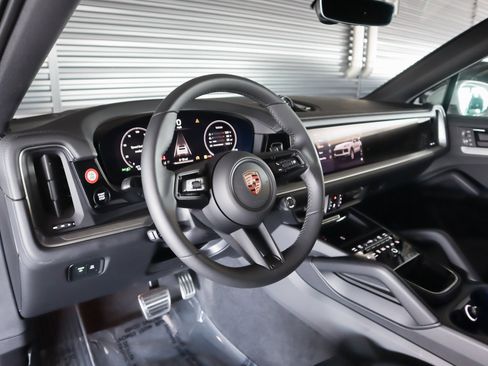 Used 2026 Porsche Cayenne S image 4