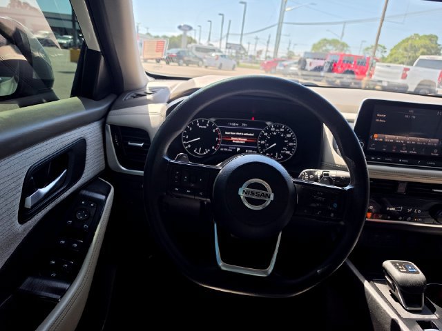 Used 2021 Nissan Rogue SV FWD image 17