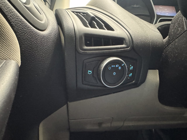 Used 2015 Ford Focus SE FWD image 37
