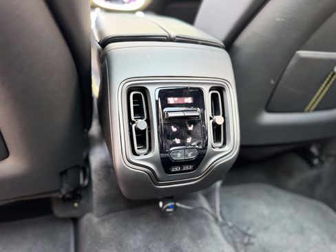 Used 2021 Aston Martin DBX AWD/4WD image 16