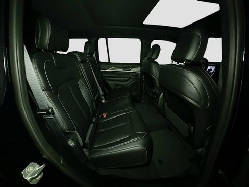 New 2026 Jeep Grand Cherokee Limited w/ Limited Altitude Package AWD/4WD image 34
