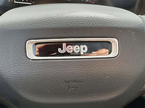 Certified 2023 Jeep Grand Cherokee Limited w/ Black Appearance Package image 31