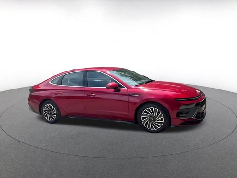 Used 2025 Hyundai Sonata SEL FWD image 2
