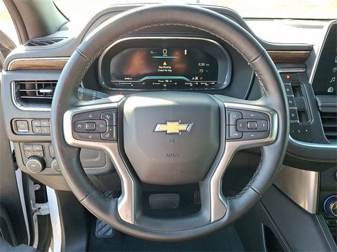 Used 2024 Chevrolet Suburban Premier image 17