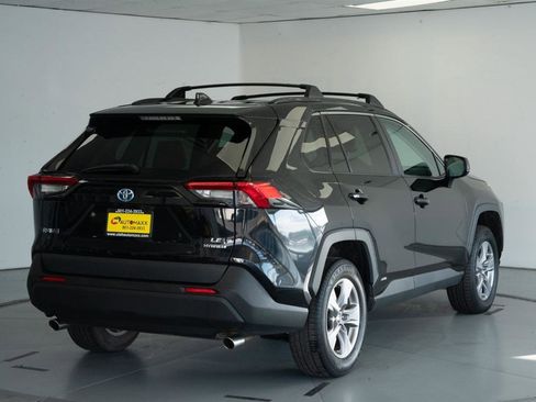 Used 2022 Toyota RAV4 LE AWD/4WD image 7