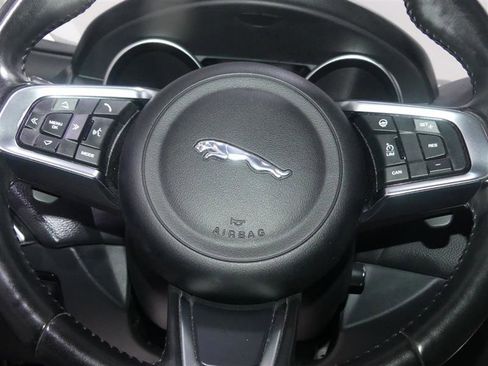 Used 2018 Jaguar XE Prestige AWD/4WD image 31
