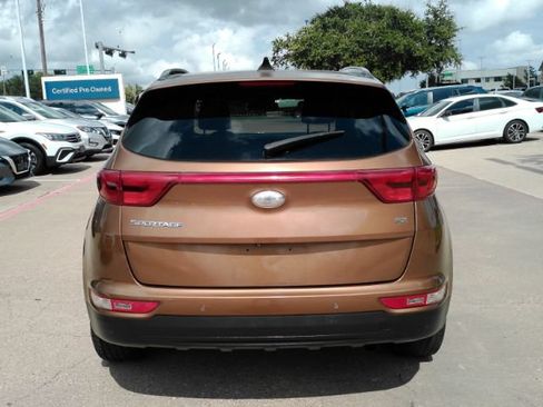 Used 2018 Kia Sportage EX w/ EX Technology Package FWD image 9