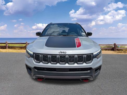 Certified 2025 Jeep Compass Trailhawk w/ Trailhawk Elite Group AWD/4WD image 11