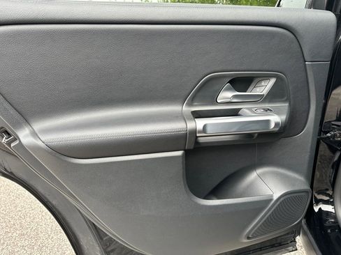 Used 2023 Mercedes-Benz GLB 250 4MATIC image 29