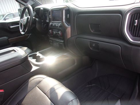 Used 2019 Chevrolet Silverado 1500 High Country w/ Technology Package AWD/4WD image 15