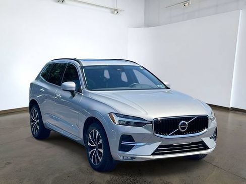 Used 2023 Volvo XC60 B5 Core w/ Climate Package AWD/4WD image 3